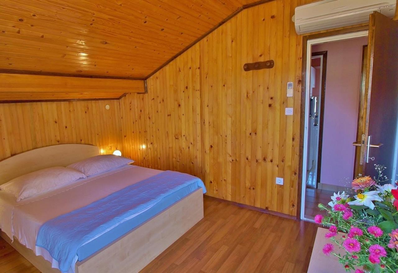 Apartments By The Sea Supetarska Draga - Donja, Rab - 4954 Kültér fotó