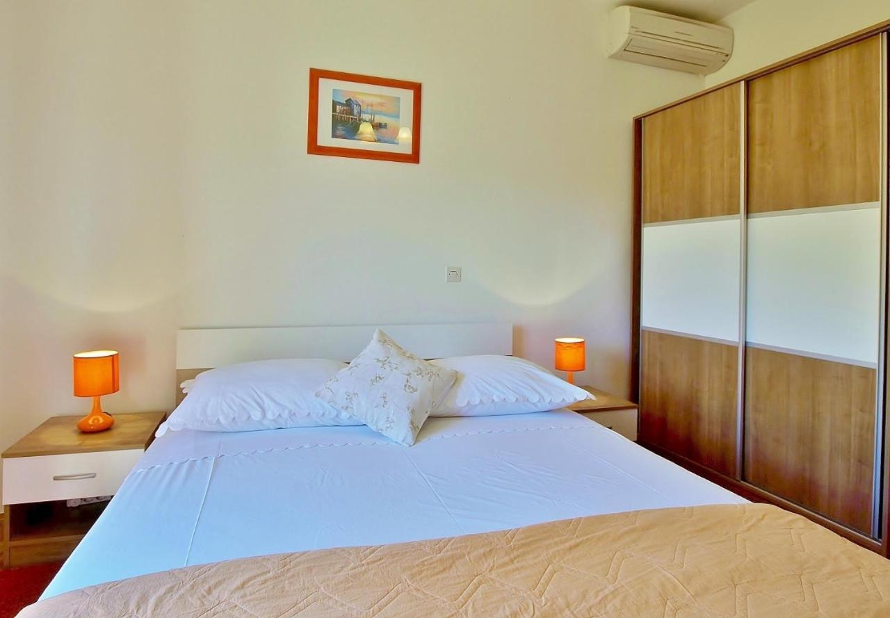 Apartments By The Sea Supetarska Draga - Donja, Rab - 4954 Szoba fotó